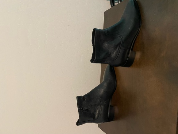 The Cole Haan Women's Naia Black Leather Booties 9.5m - Picture 1 of 7